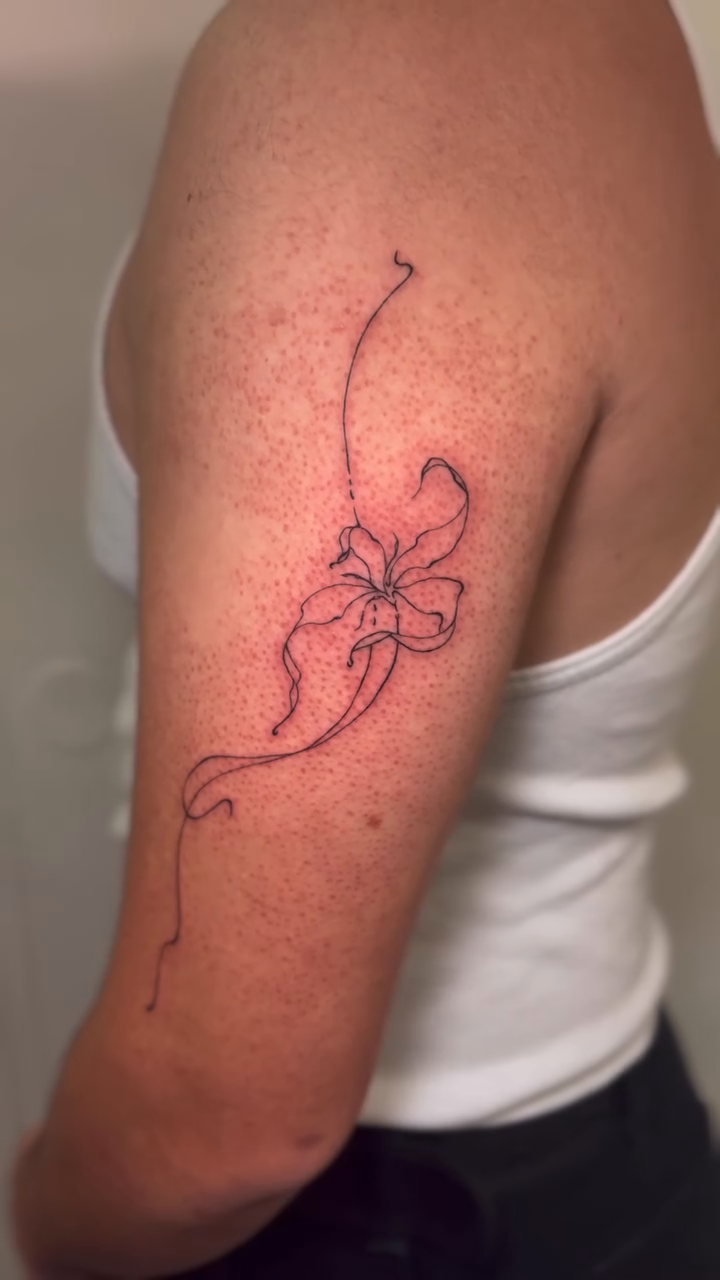 Tattoo by @pinku.tatts — fine_line