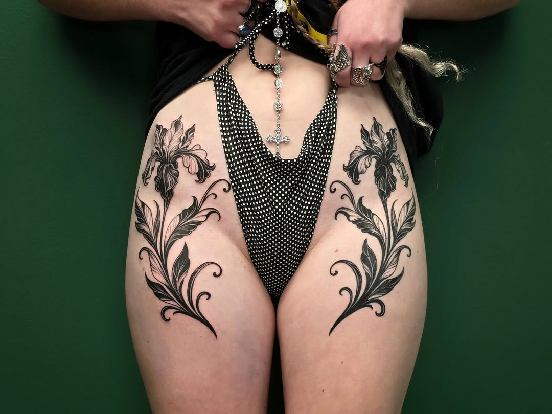 Tattoo by @dehoyosink — blackwork, illustrative