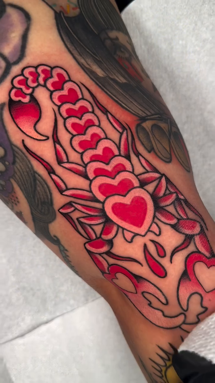 Tattoo by @rugido — american_traditional, illustrative