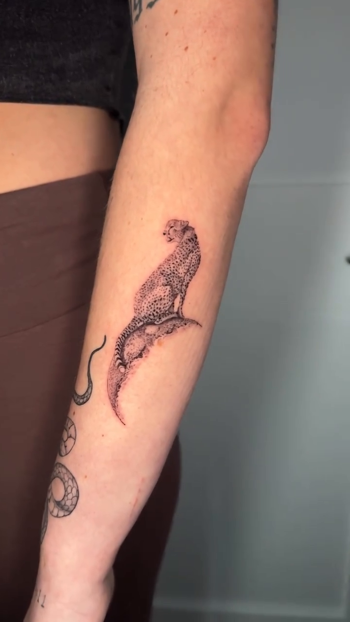 Tattoo by @nia.c__tattoo — dotwork, fine_line