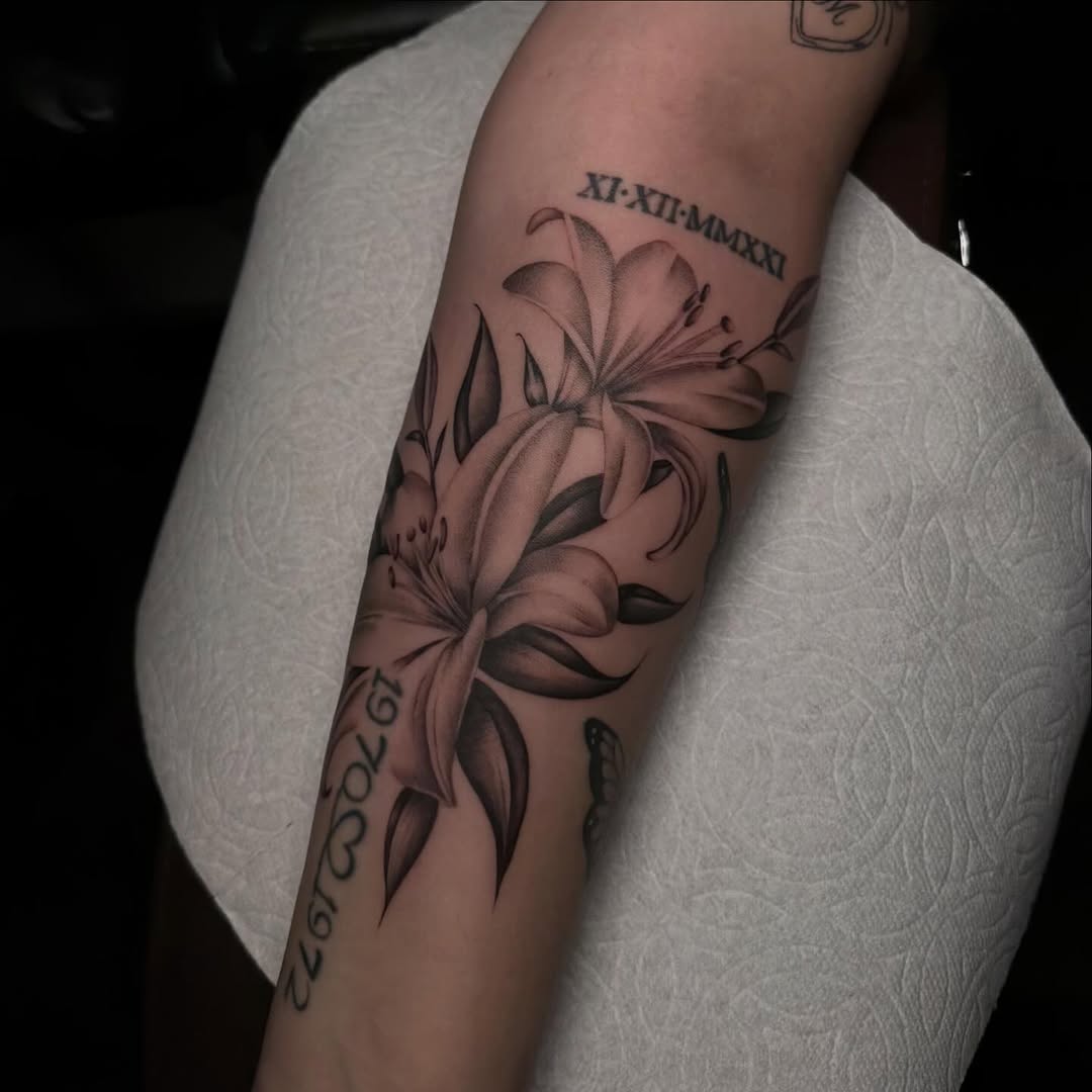 Tattoo by @cvssandra.art — realism, black_and_grey