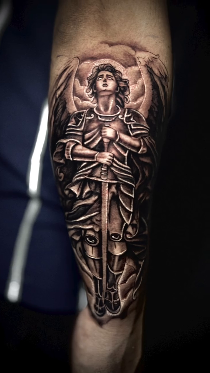 Tattoo by @elcalvo_tatto9 — realism, black_and_grey