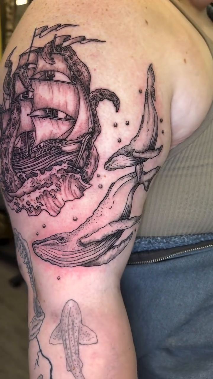 Tattoo by @t.wisted_and_sketchy β black_and_grey