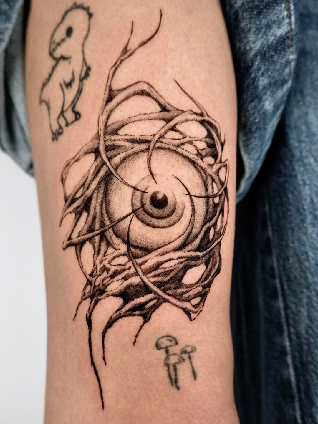 Tattoo by @hanakaki_tattoos โ blackwork