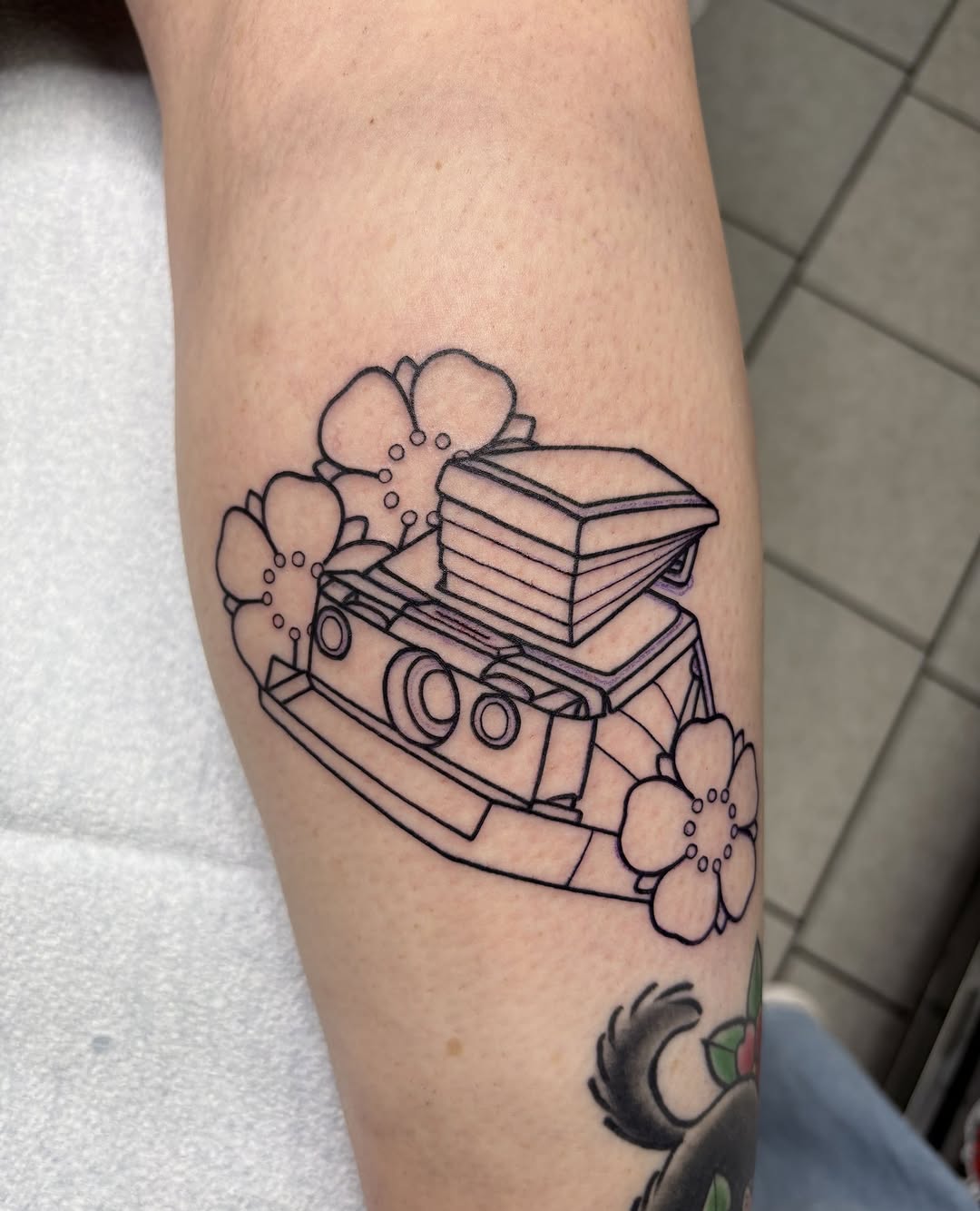 Tattoo by @aleenahkentattoo — fine_line