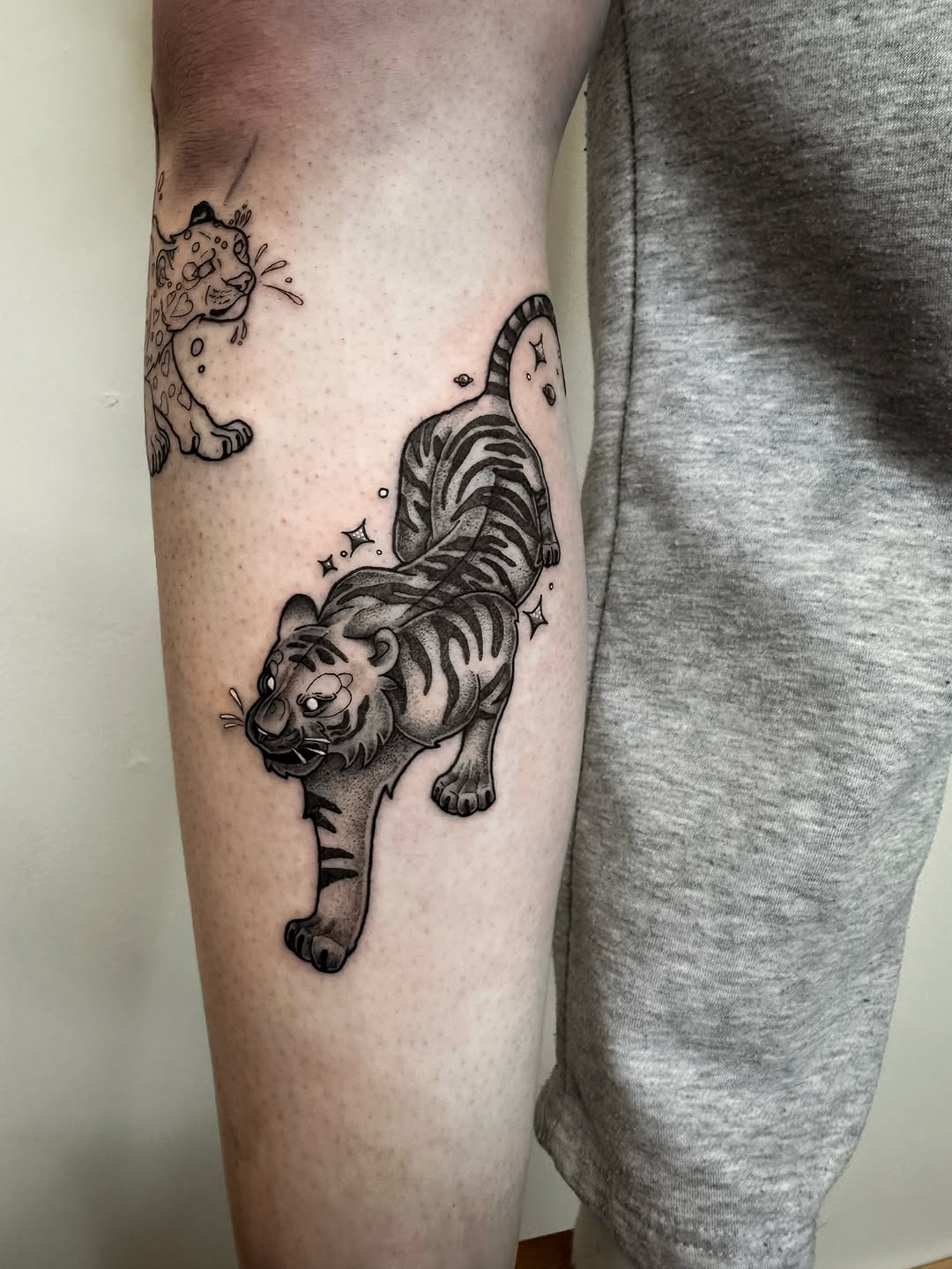 Tattoo by @lunatik_ttt — black_and_grey, dotwork