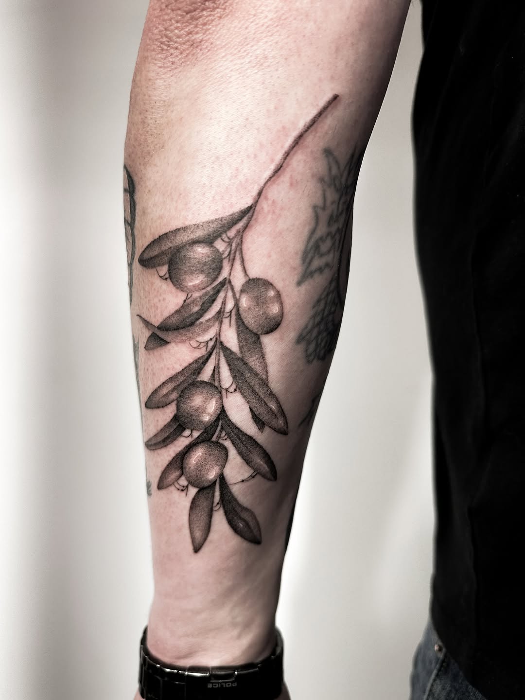 Tattoo by @lunatik_ttt — black_and_grey, realism