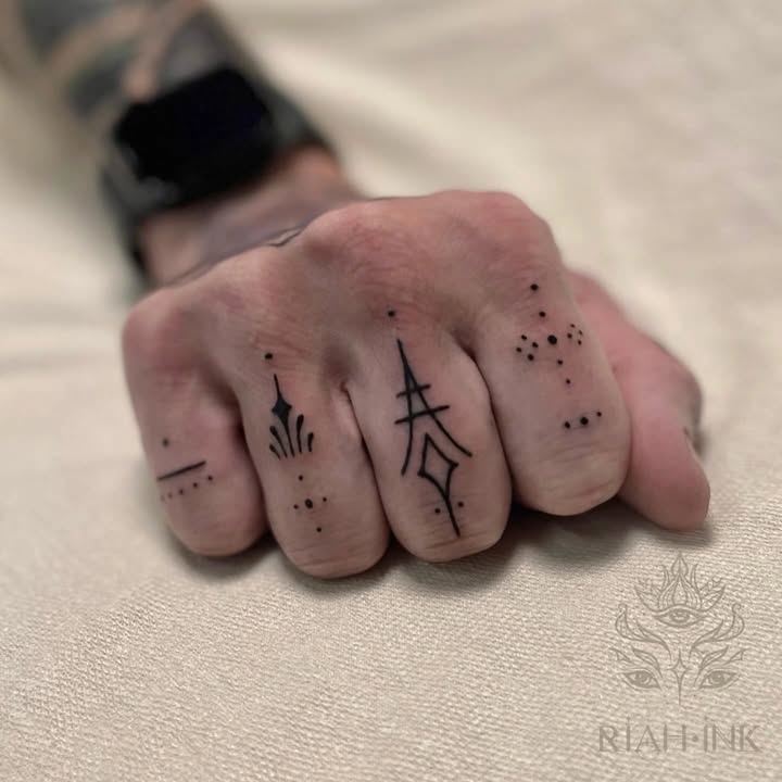 Tattoo by @bashiriannils — fine_line, minimalist