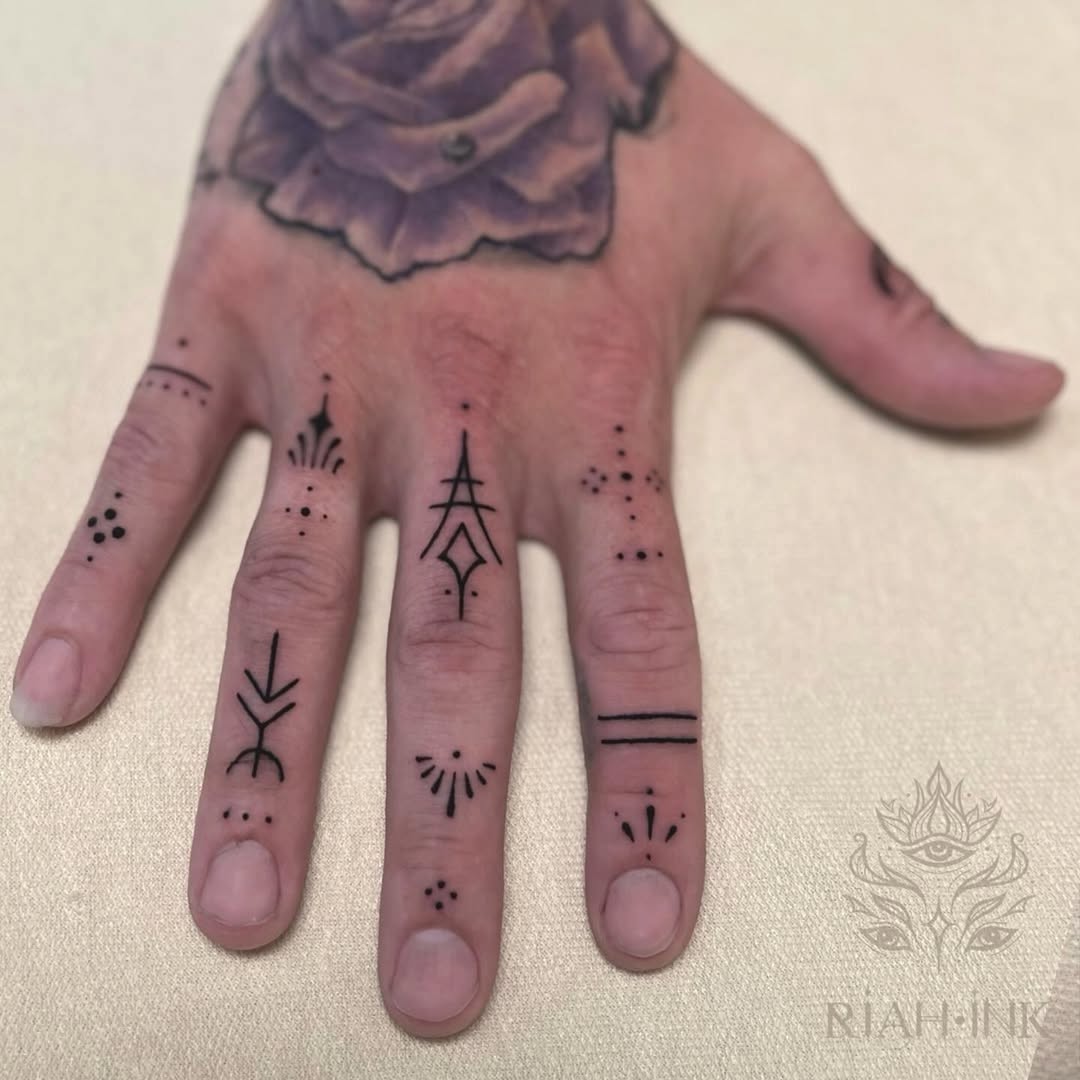 Tattoo by @bashiriannils — fine_line, geometric