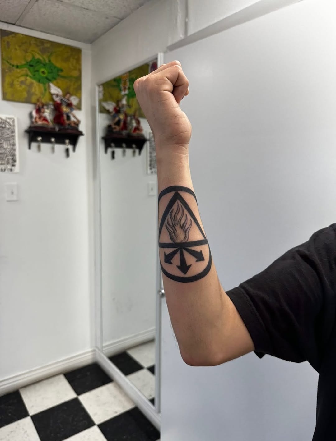Tattoo by @lupita_inkk — blackwork, geometric
