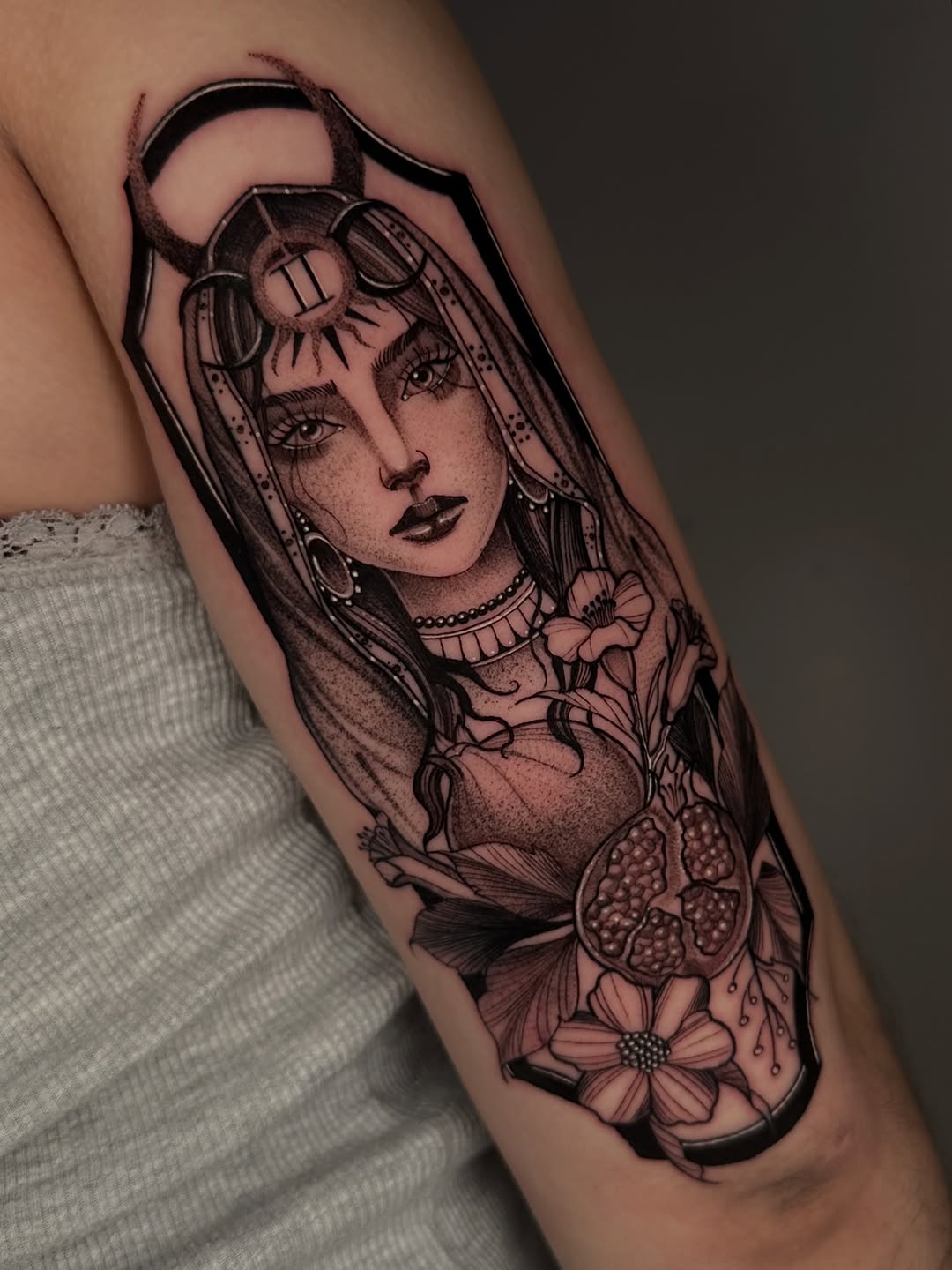 Tattoo by @alexx.arte โ illustrative, black_and_grey