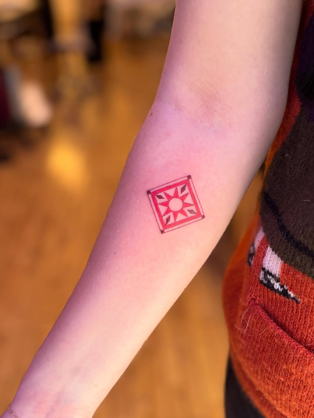 Tattoo by @flowers.for.all.occasions โ geometric, minimalist