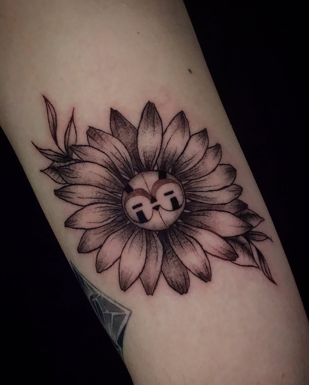 Tattoo by @kan.artistt — black_and_grey