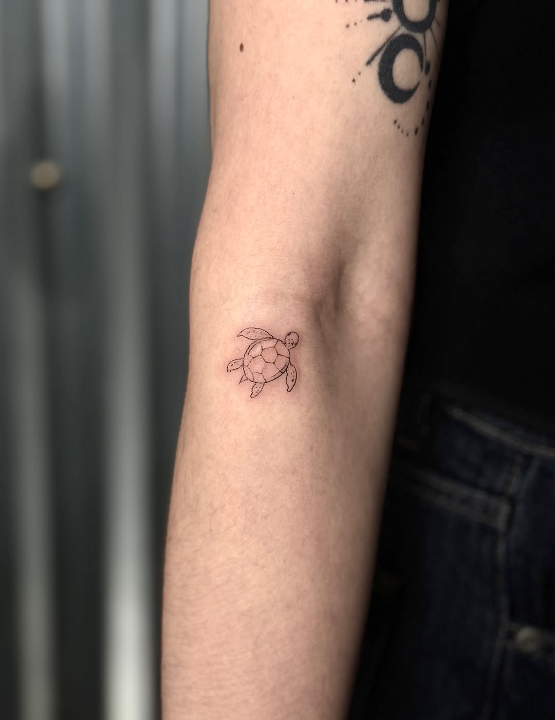 Tattoo by @zinktattoostef — fine_line, minimalist
