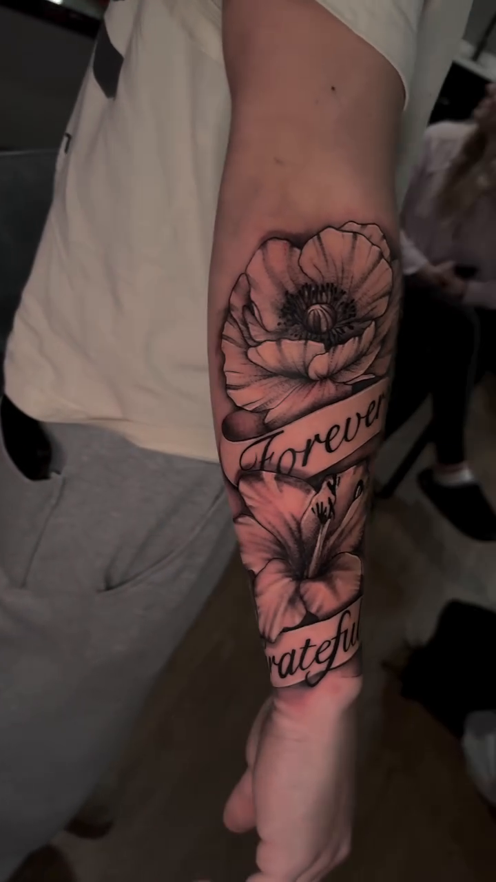 Tattoo by @zeaatattoos — fine_line, black_and_grey