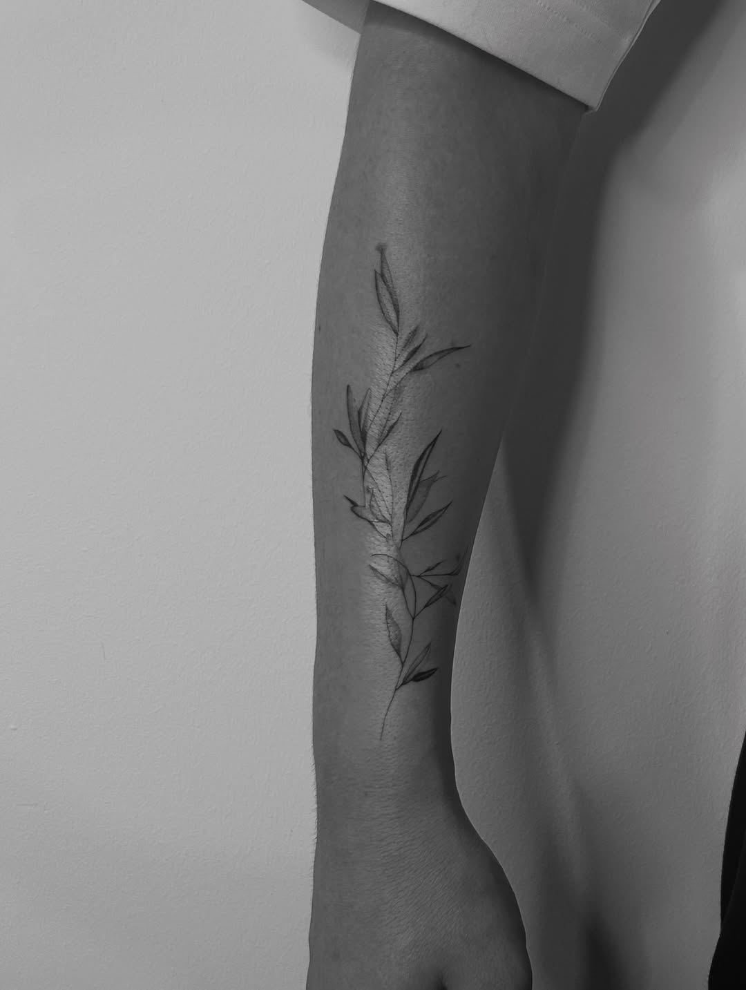 Tattoo by @elliemay.tatts โ fine_line