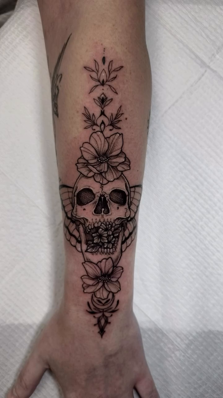 Tattoo by @mckennaskytattoos — black_and_grey, fine_line