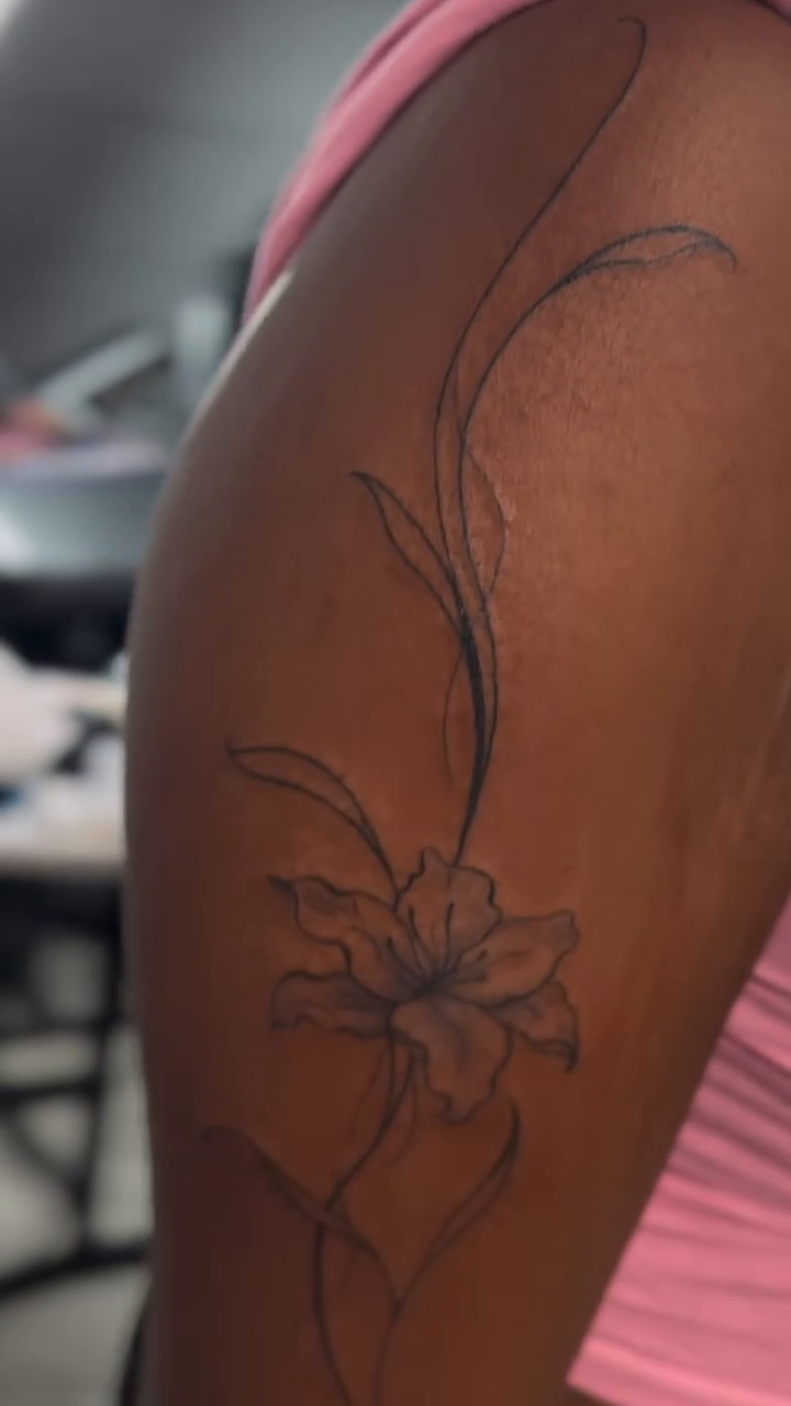 Tattoo by @shey.creative — fine_line