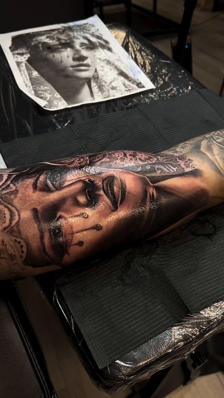 Tattoo by @donhugotattoo โ realism, black_and_grey