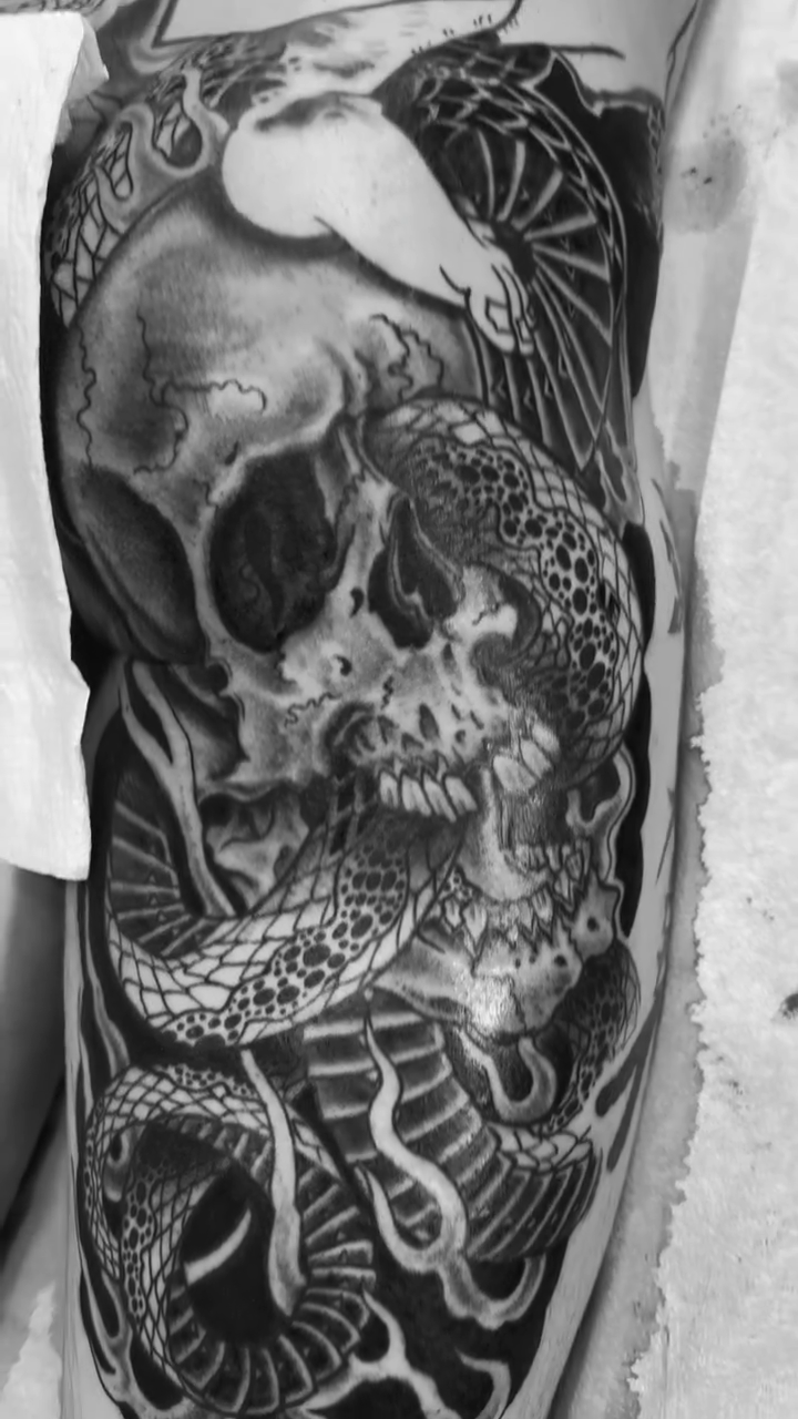 Tattoo by @rollhardy — japanese_irezumi, black_and_grey