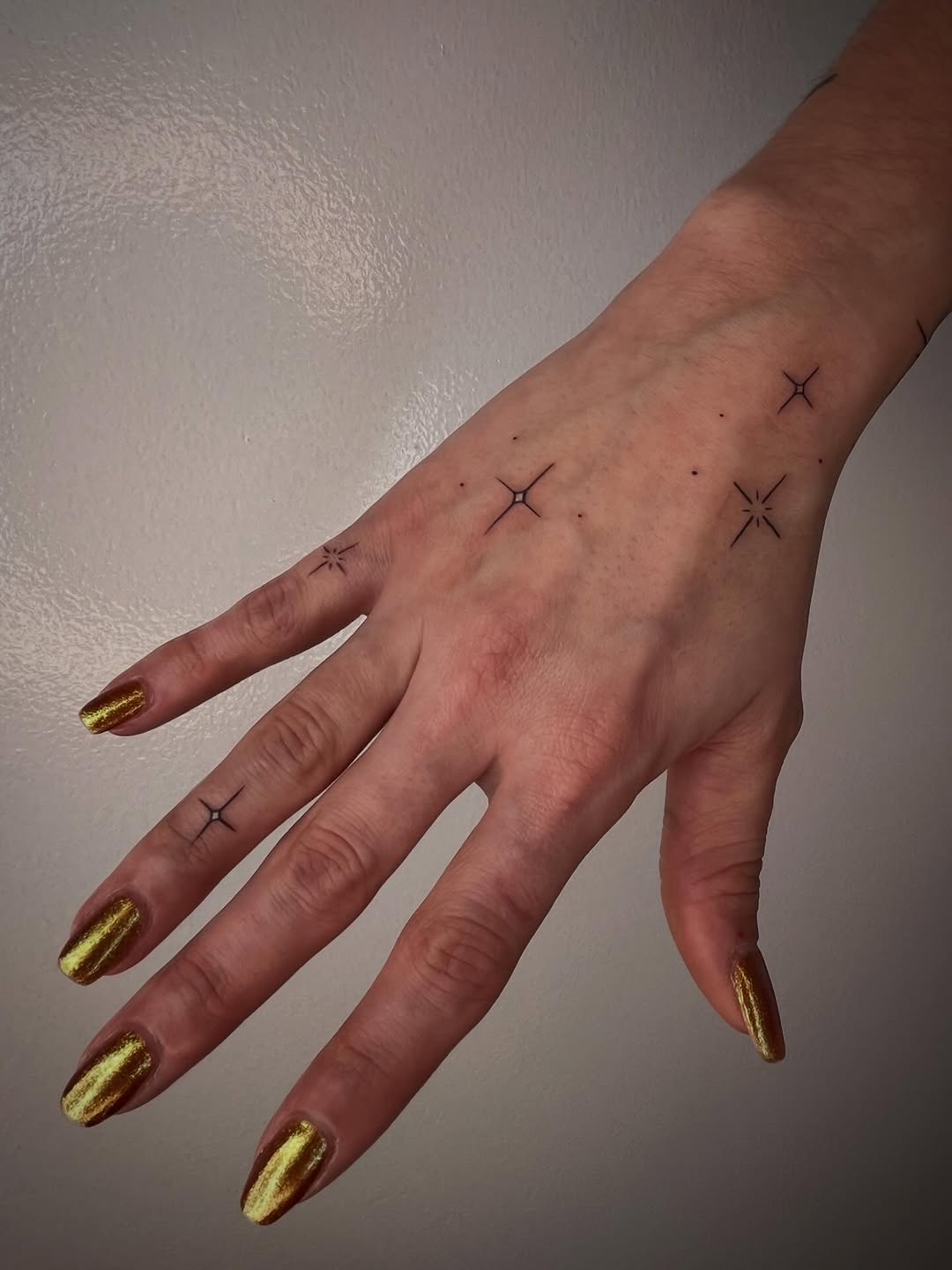 Tattoo by @peachdoestattoos โ fine_line, minimalist