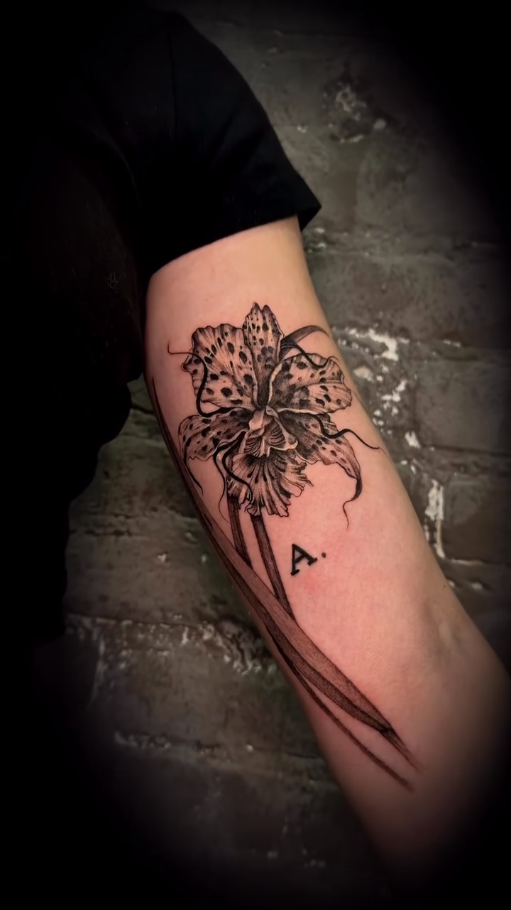 Tattoo by @yuliiitattoo — illustrative, black_and_grey