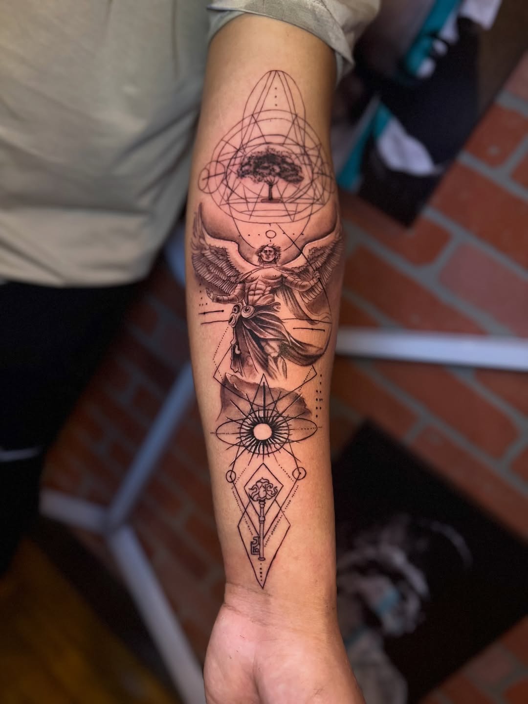 Tattoo by @elcalvo_tatto9 — geometric, black_and_grey