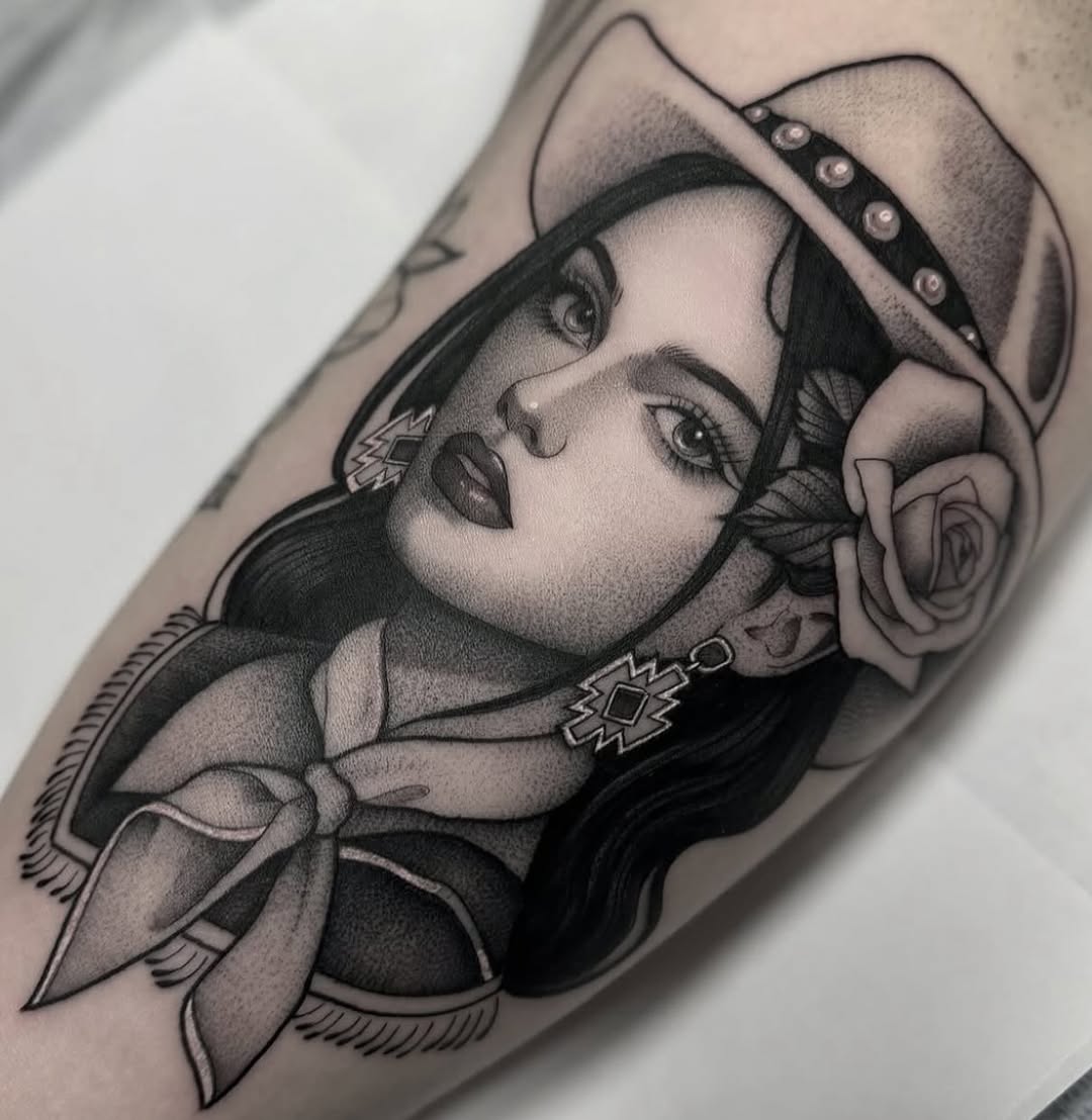 Tattoo by @lunalucerotattoo โ black_and_grey