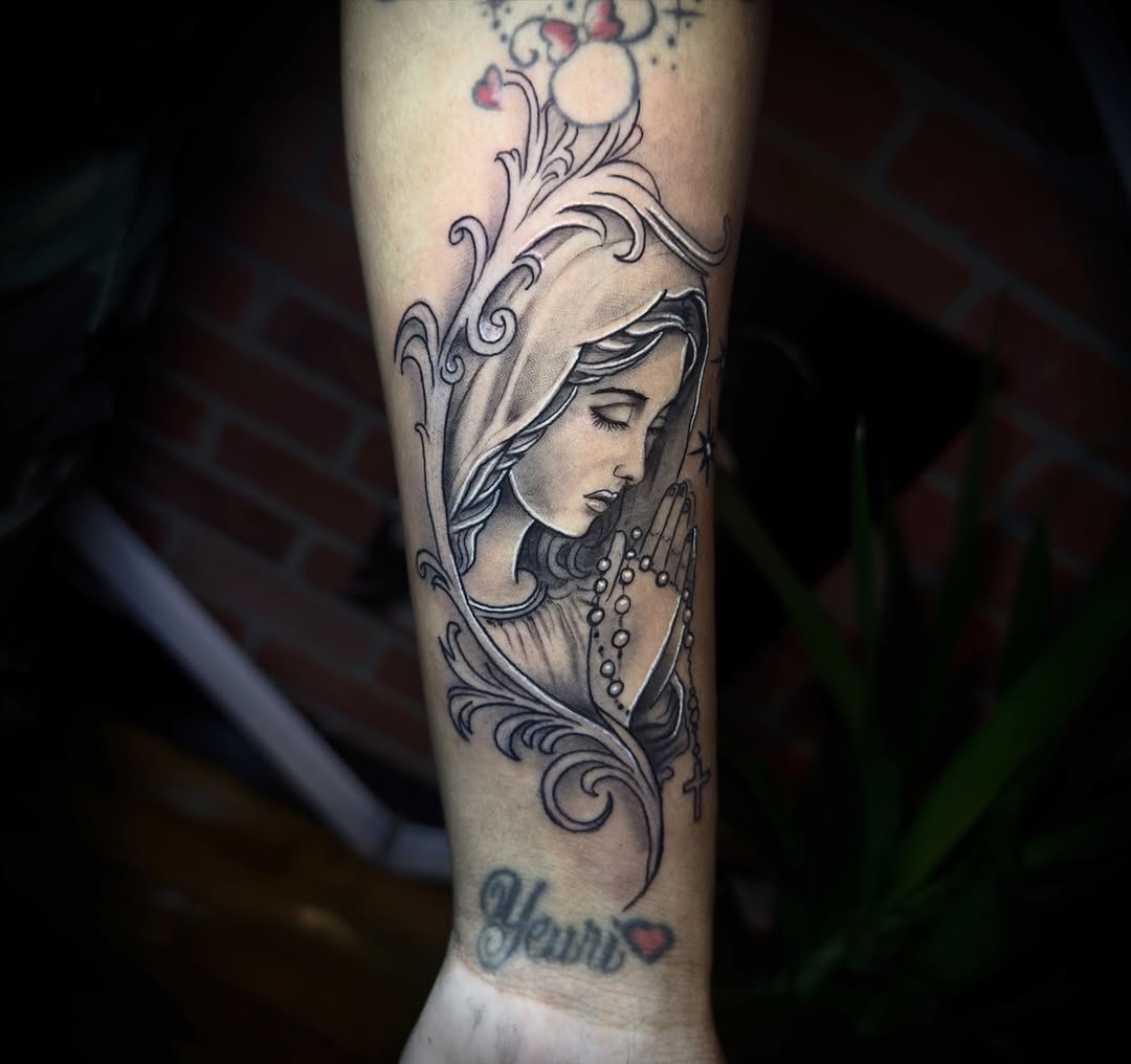 Tattoo by @elcalvo_tatto9 — black_and_grey, realism