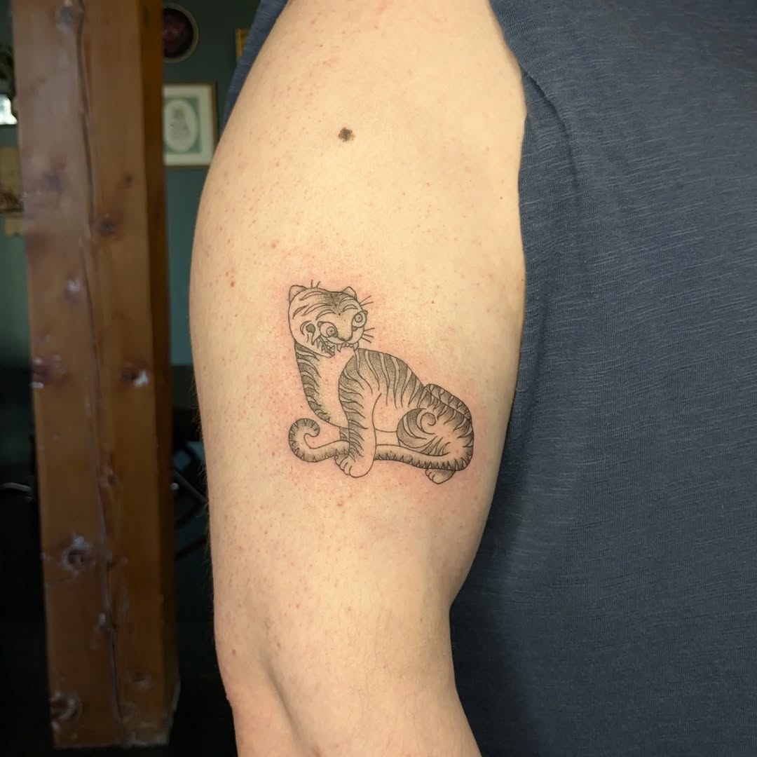 Tattoo by @snakesinmydreams โ blackwork