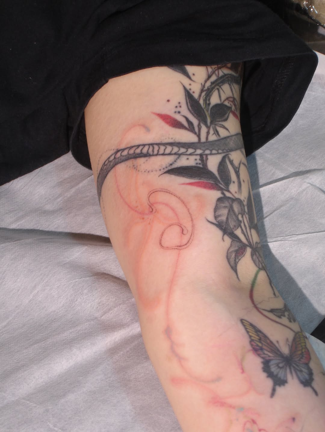 Tattoo by @___drea.dorm — black_and_grey, fine_line