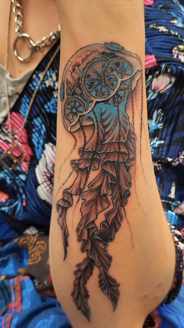 Tattoo by @tea_tattoos_ — illustrative, dotwork
