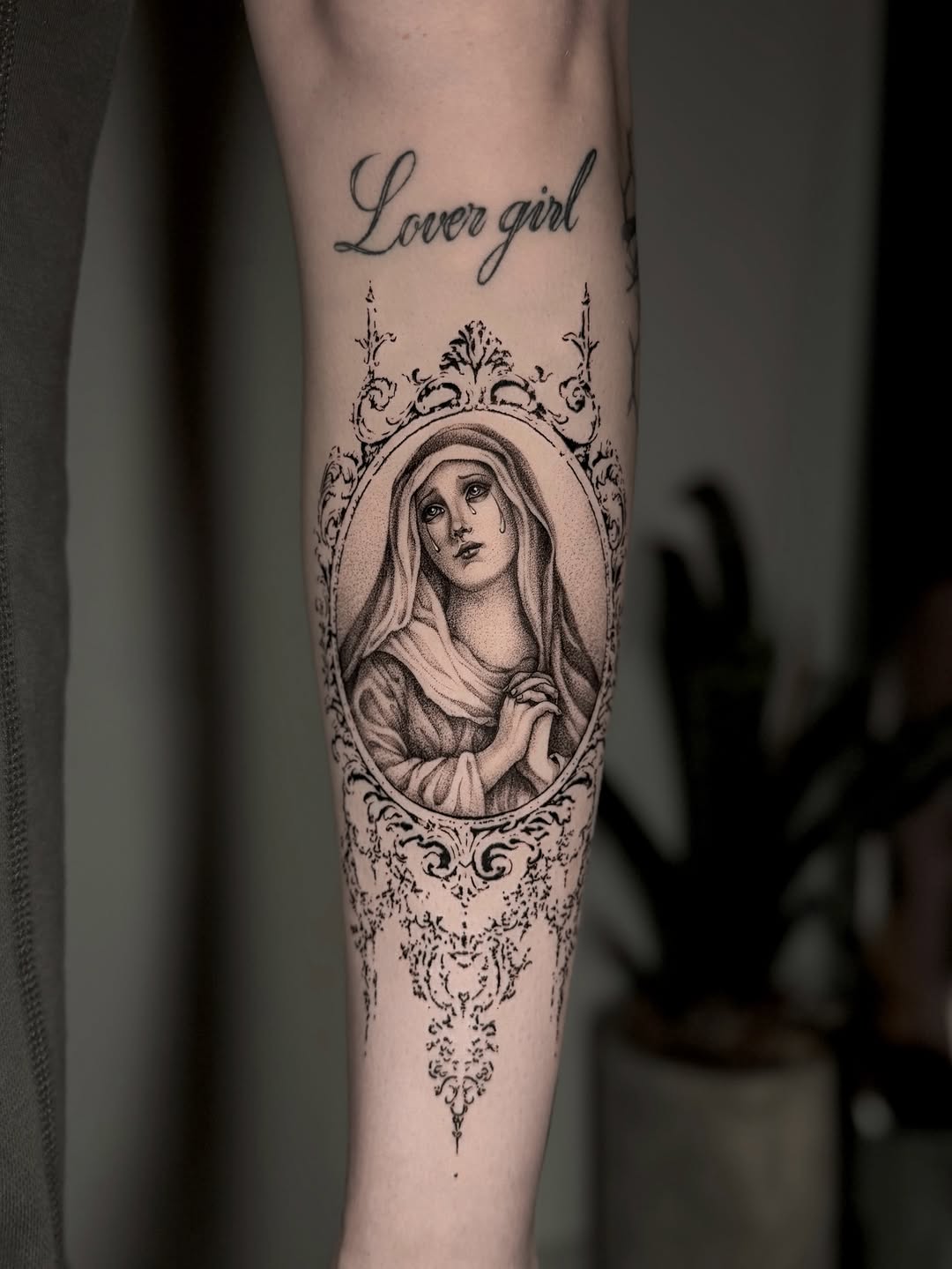 Tattoo by @luahills.tattoos — black_and_grey, dotwork