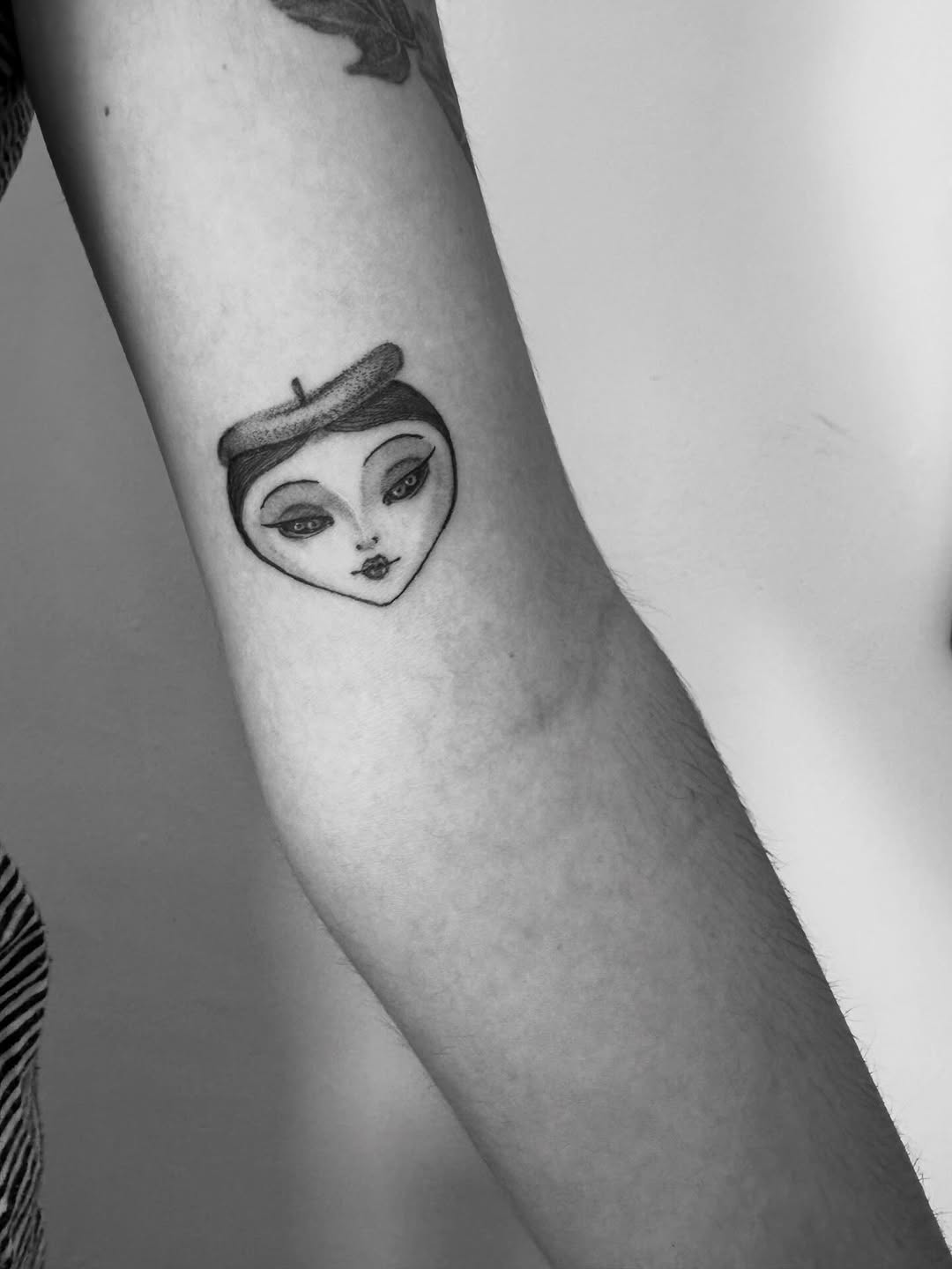 Tattoo by @tiannaos — black_and_grey