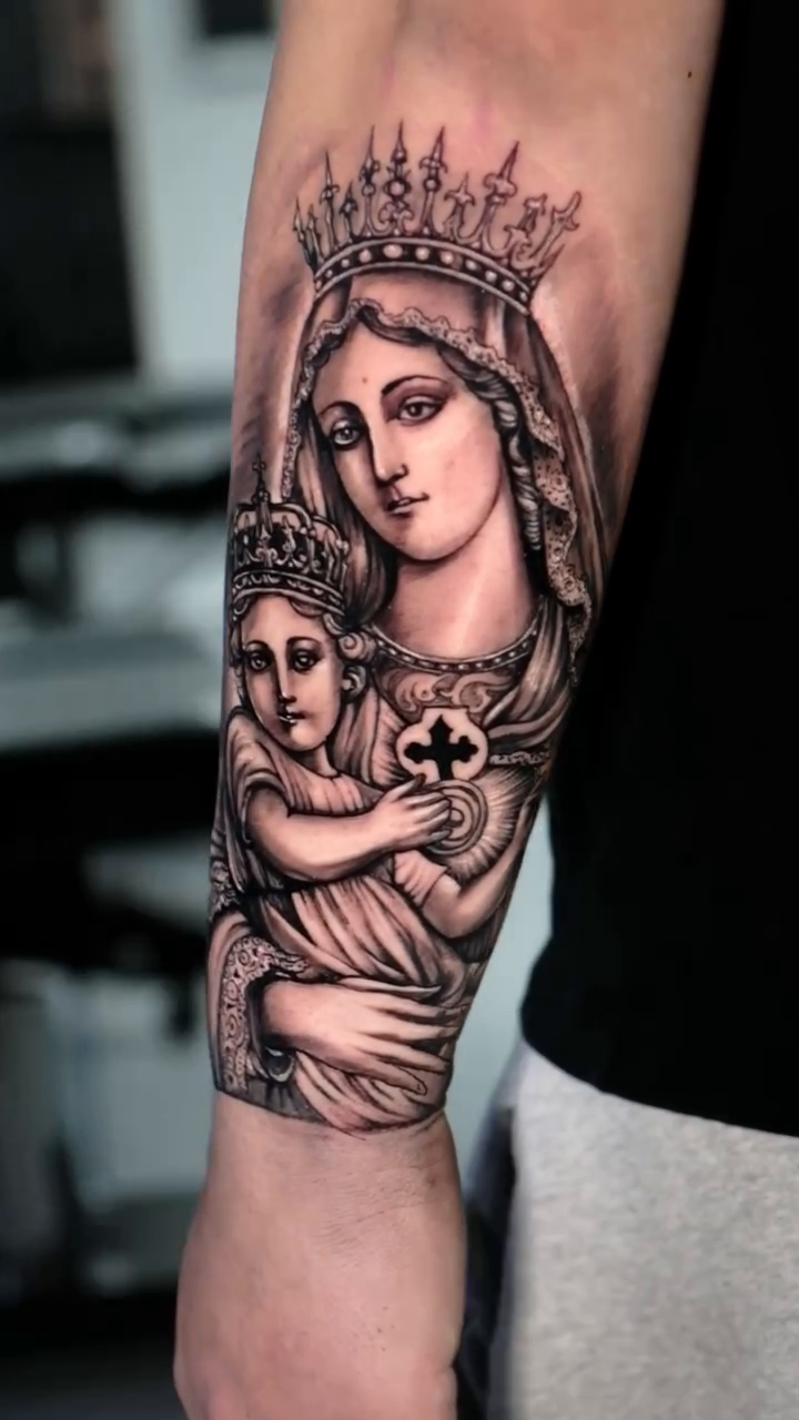 Tattoo by @eriktats13 โ black_and_grey, realism