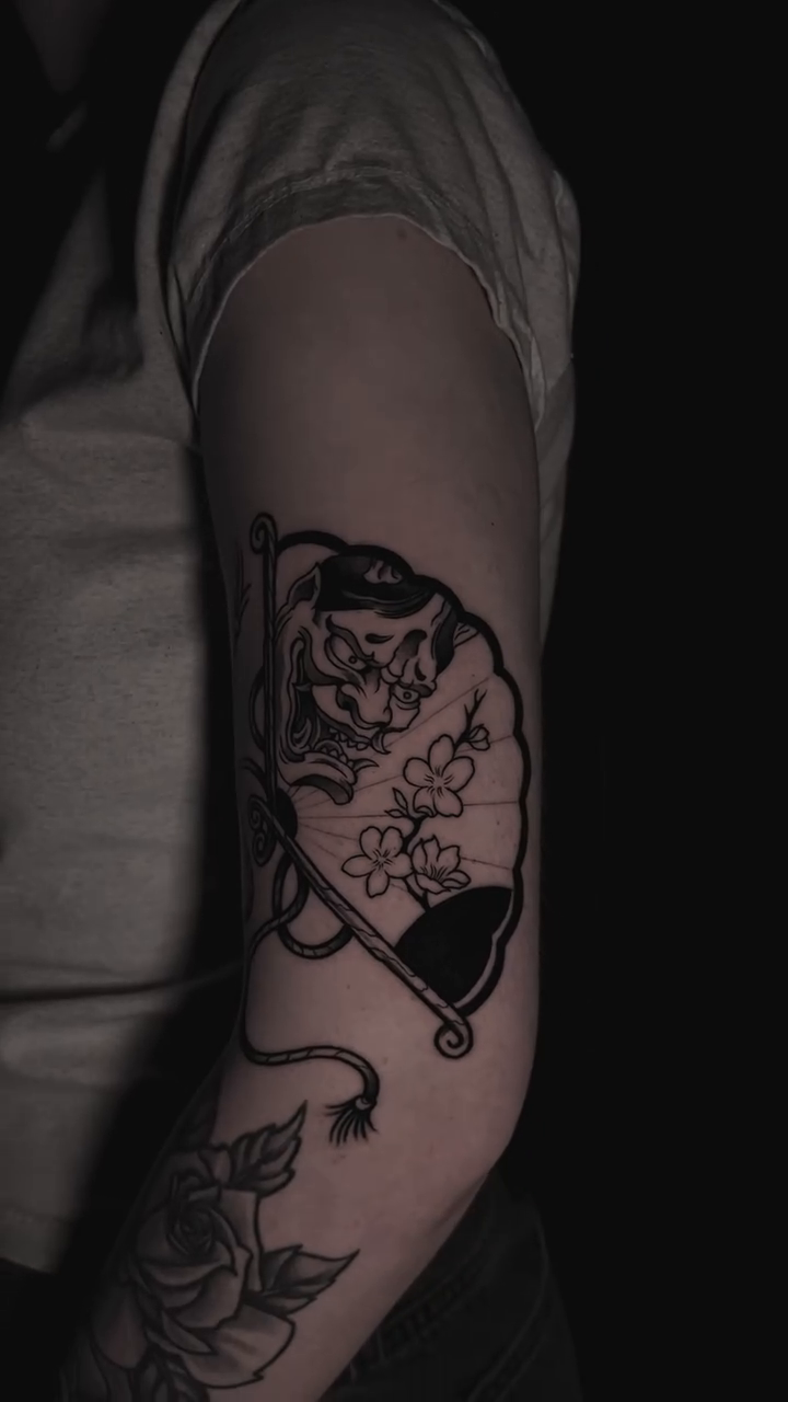 Tattoo by @hawkstattoo_ โ japanese_irezumi, blackwork