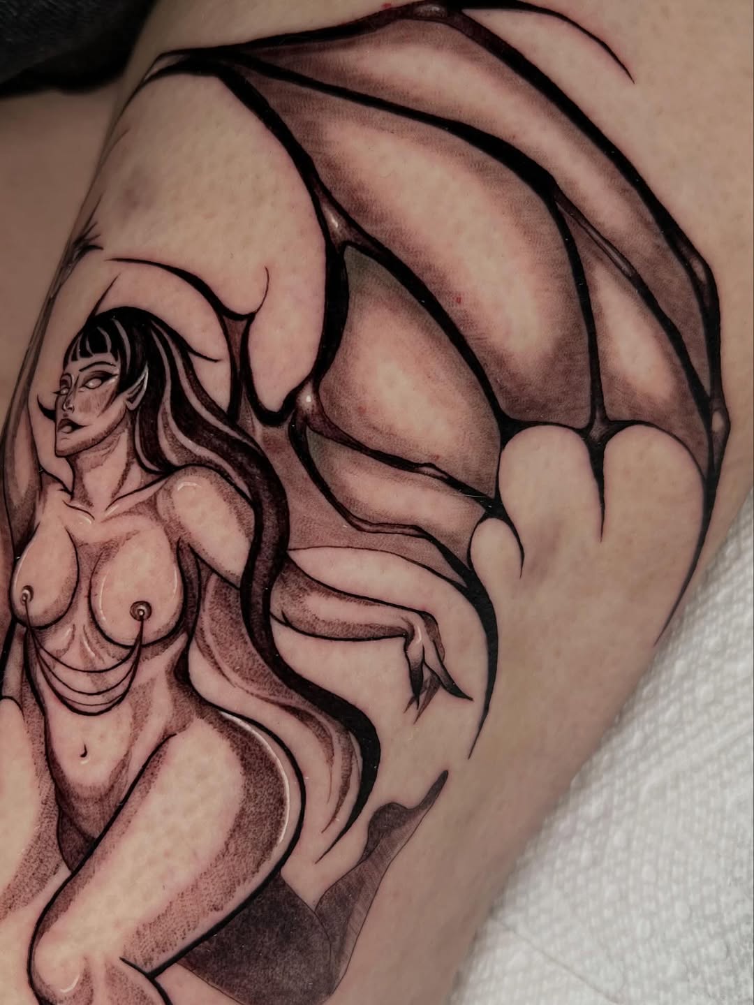 Tattoo by @palomatatu — black_and_grey, illustrative