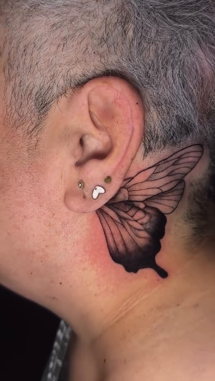 Tattoo by @nat.do.tattoo — fine_line, black_and_grey