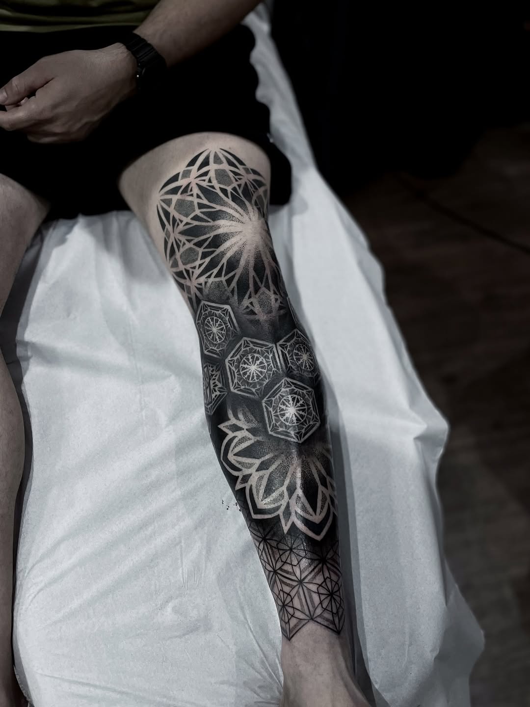 Tattoo by @daylisboa.ink — geometric, dotwork