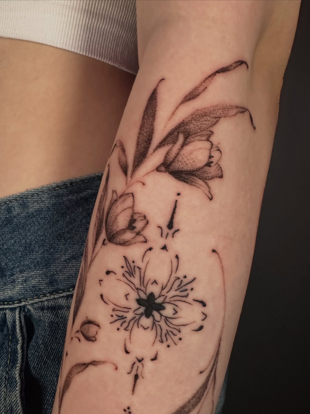 Tattoo by @mklvayne.tattoos โ fine_line, dotwork