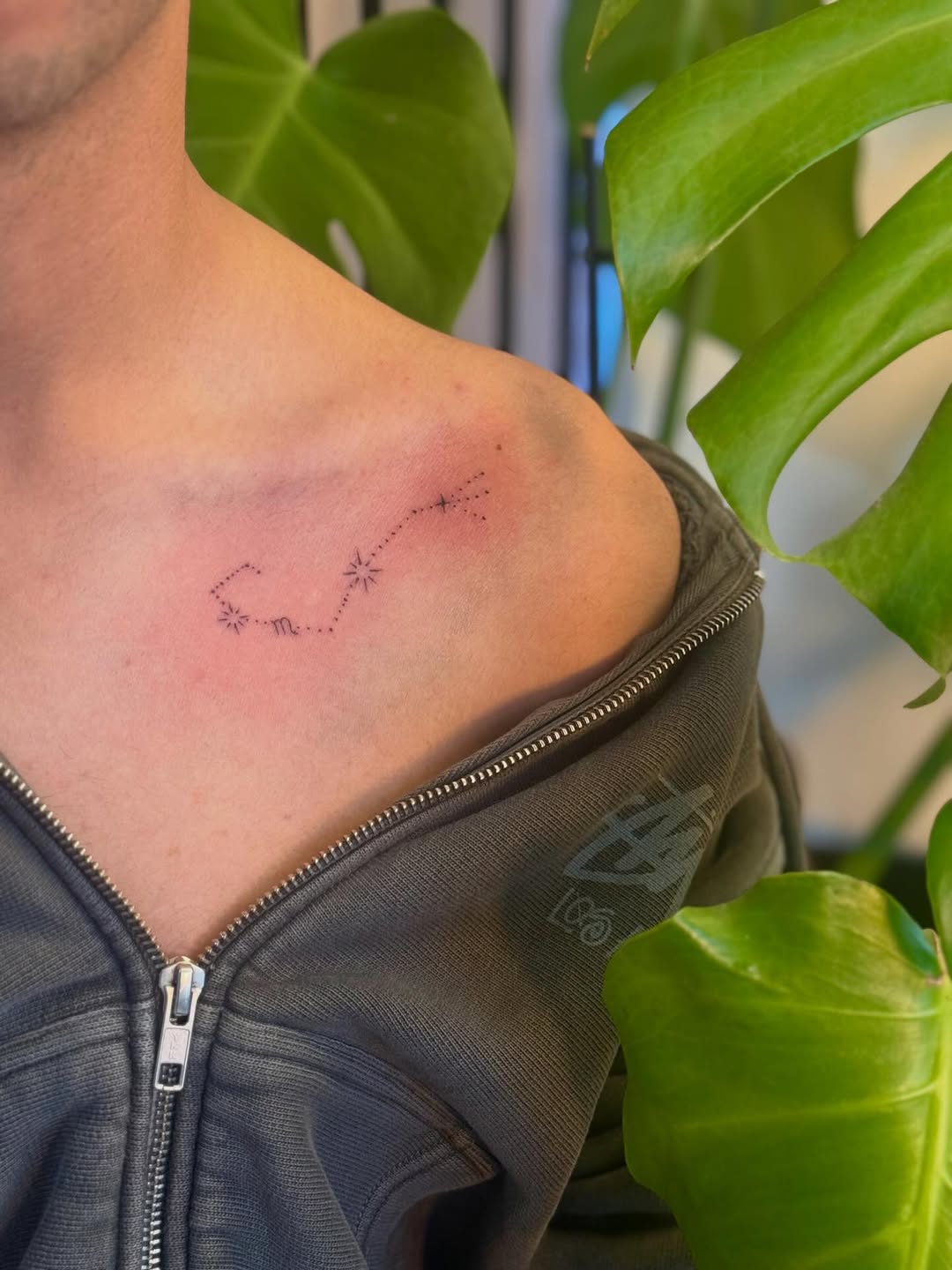 Tattoo by @divinithuy — fine_line, minimalist