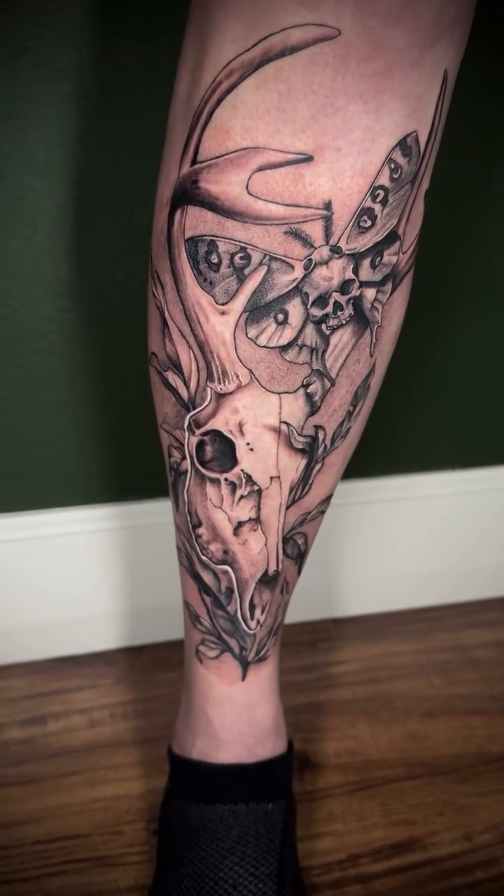 Tattoo by @thundercvt — black_and_grey