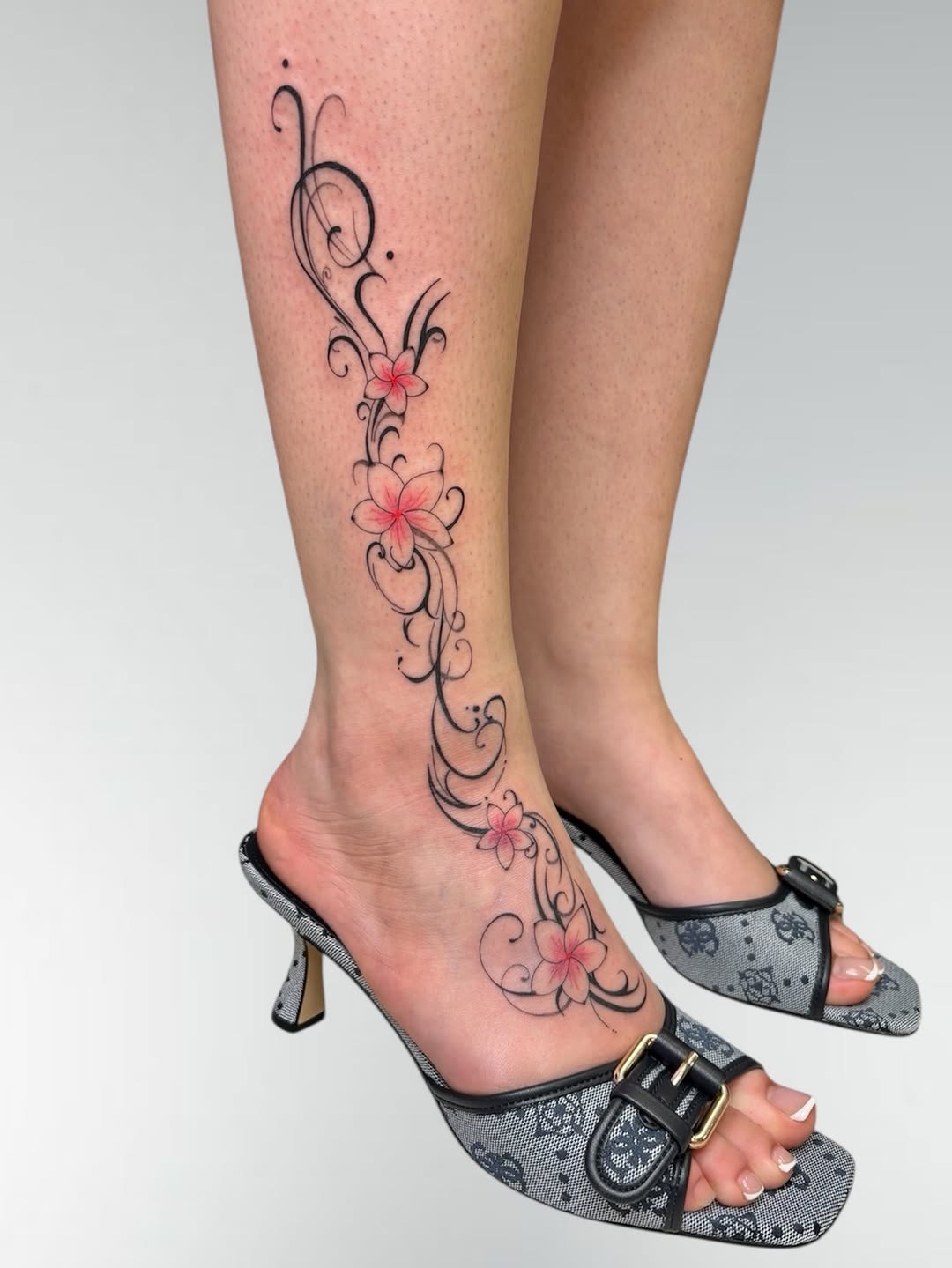 Tattoo by @kaylas.ink — fine_line, ornamental