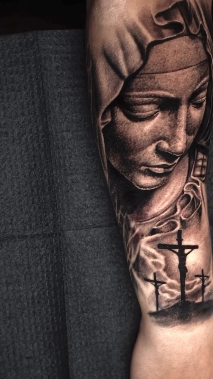 Tattoo by @alonso_tattoos โ black_and_grey, realism