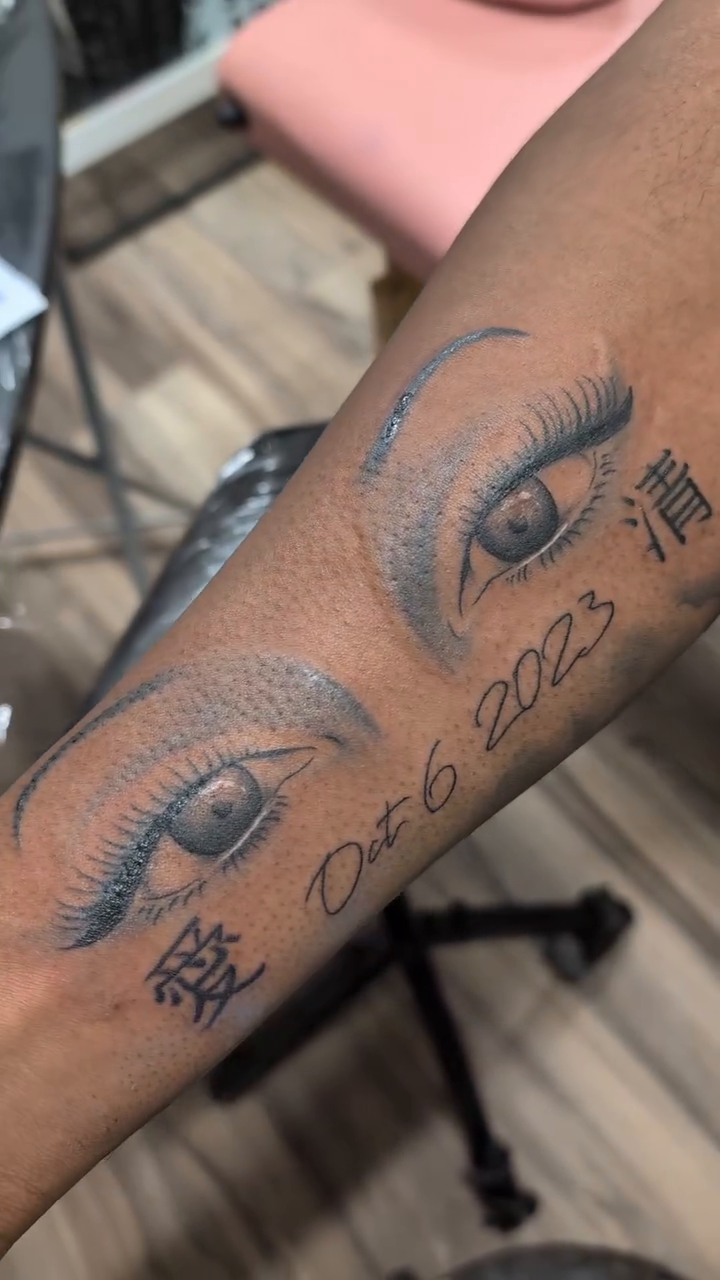 Tattoo by @viiduquette — fine_line, black_and_grey