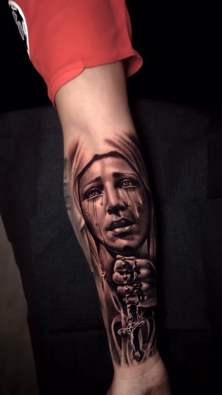 Tattoo by @alonso_tattoos โ realism, black_and_grey