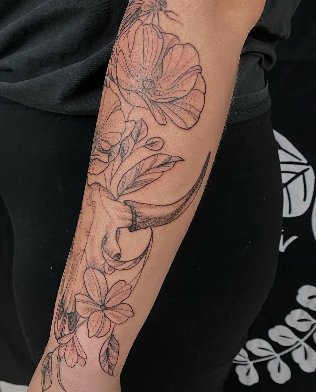 Tattoo by @tatsbyalexandra — fine_line, black_and_grey