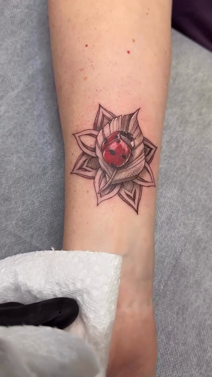 Tattoo by @tattoos.by.ping — illustrative, dotwork