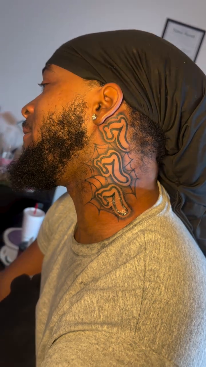 Tattoo by @mariamancc โ geometric, blackwork