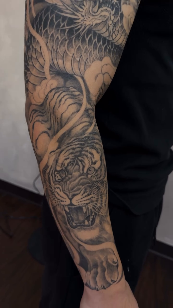 Tattoo by @tattoosbytri — japanese_irezumi, black_and_grey